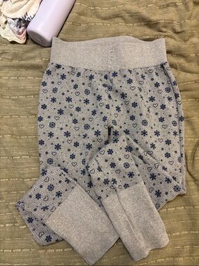 Frankie's Bikinis Gray Ribbed Leggings with Navy Heart & Snowflake Print